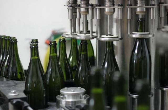  装瓶厂里的卡瓦酒 